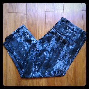 Alo Yoga cropped leggings